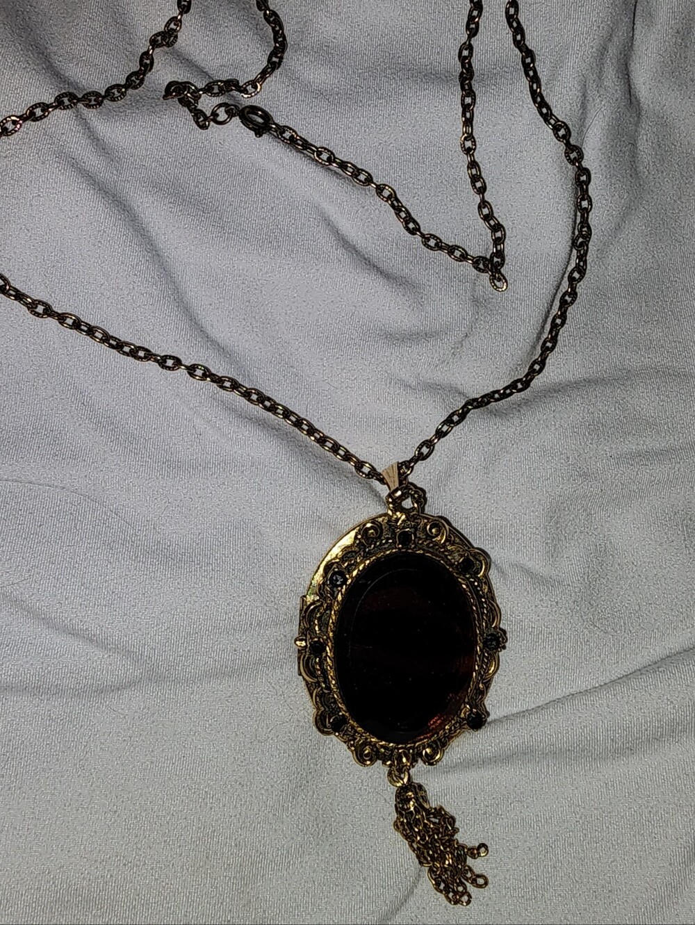 Vintage-Inspired Cameo Locket Gold Tone Oval Pendant Necklace with Black Center